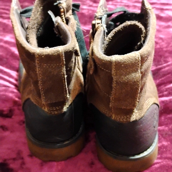 Brown and black Timberlands - boys size 4.5. zip side, lace front. - Picture 3 of 7